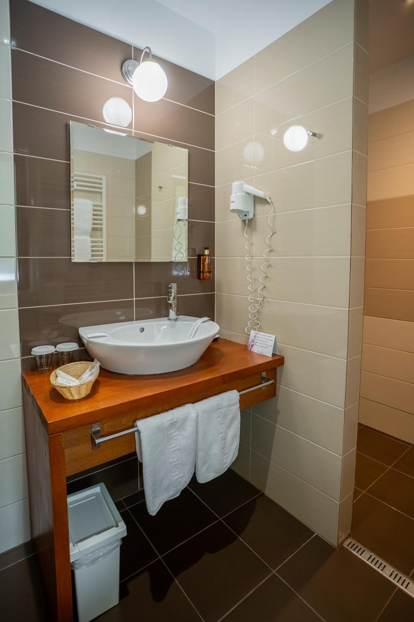 Opus Villa ซินายา ภายนอก รูปภาพ Bathroom