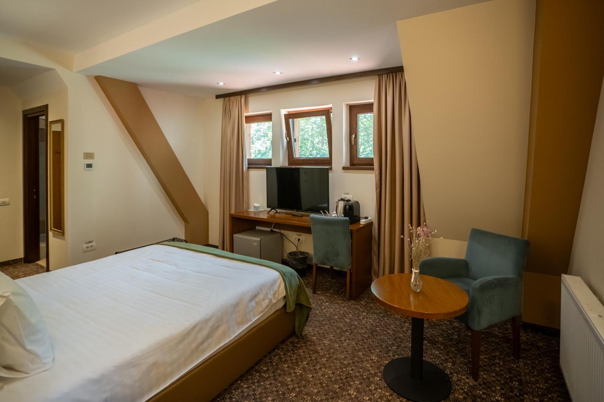 Opus Villa ซินายา ภายนอก รูปภาพ A room at the hotel